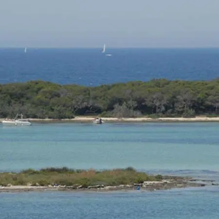 فندق مبيت وإفطار Quilungomare 4*